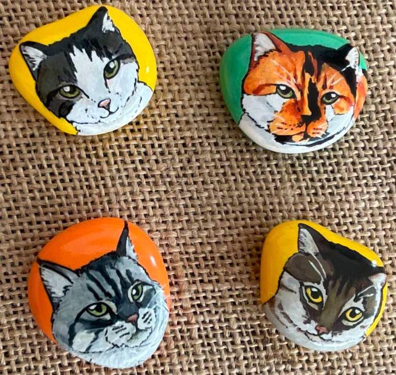 Galets peints chats personnalisés : l'illustration unique de votre félin