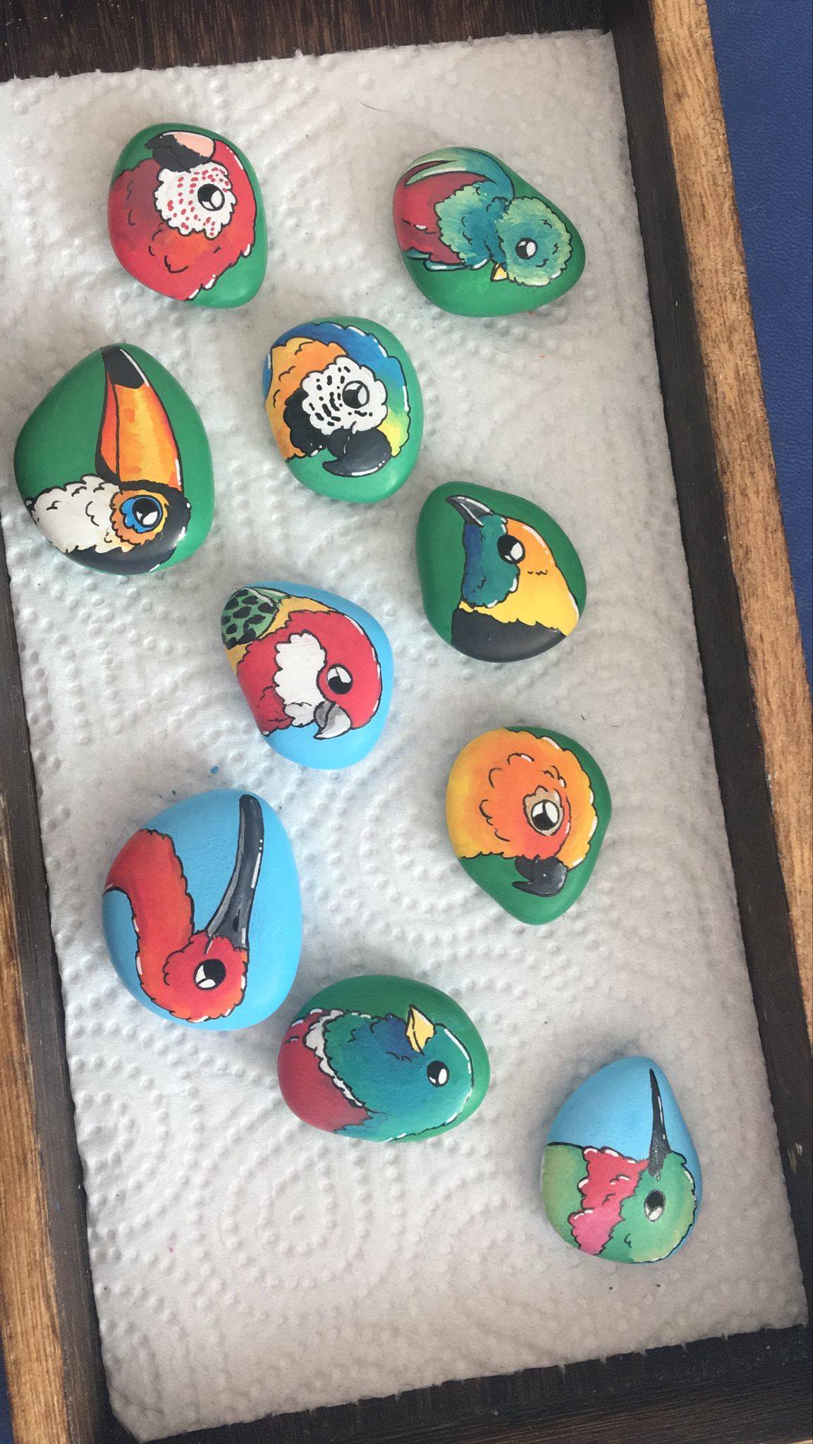 Oiseaux peints sur galets – Image 2